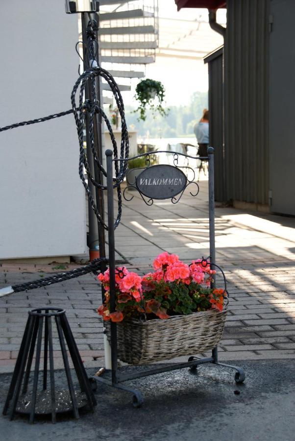 Hasse Pa Sjoekanten Hotell & Restaurang Jonkoping Exterior photo